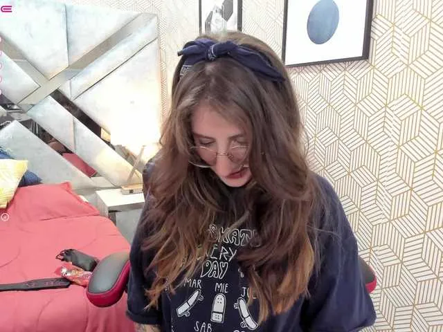 Live sex webcam photo for Emily-heaven #275651939