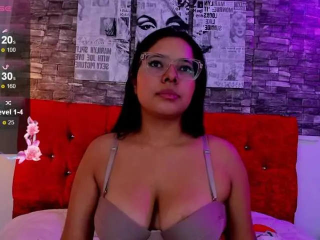 Live sex webcam photo for Emily-sc #290341862