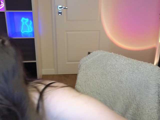 Live sex webcam photo for Emily1one #278080050