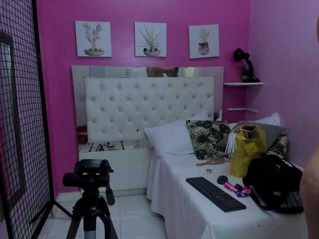 Live sex webcam photo for EmilyBeltonn #291040024