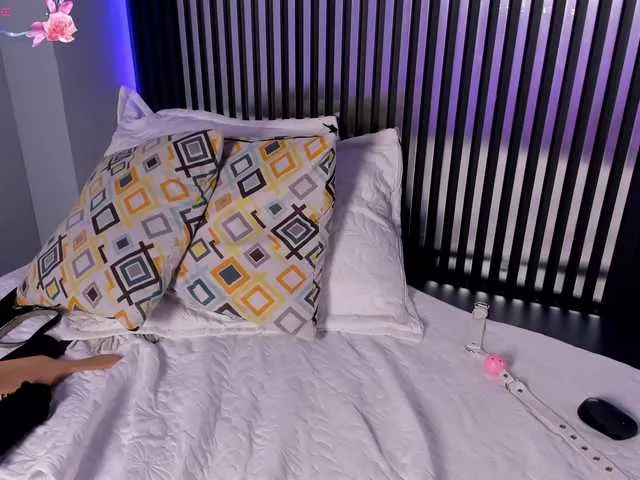 Live sex webcam photo for EmilyBeltonn #291645066
