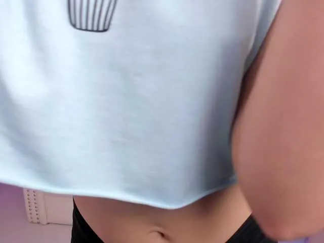 Live sex webcam photo for EmilyBenz1 #272361958