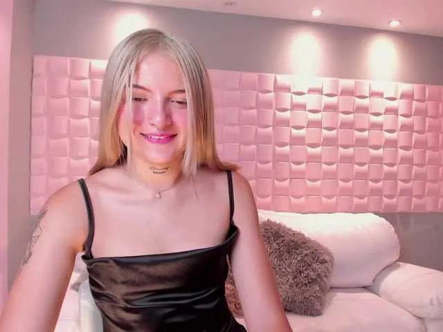 Live sex webcam photo for EmilyBenz1 #272738861