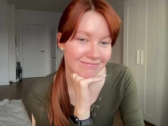 Live sex webcam photo for EmilyBr0wn #271791539