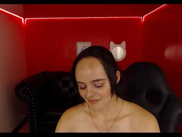 Live sex webcam photo for EmilyCarters #278269581