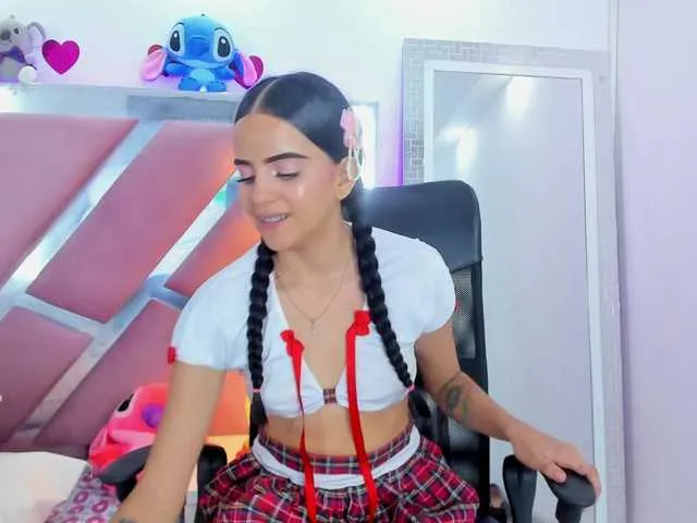 Live sex webcam photo for EmilyClay #290687611