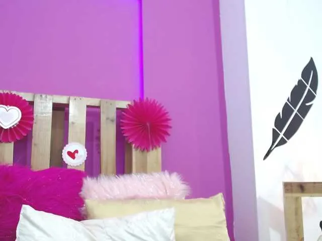 Live sex webcam photo for EmilyDIamond #272453405
