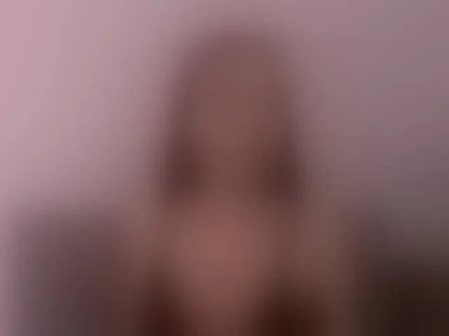 Live sex webcam photo for EmilyDirty #293314044