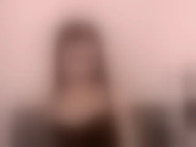 Live sex webcam photo for EmilyDirty #293598394
