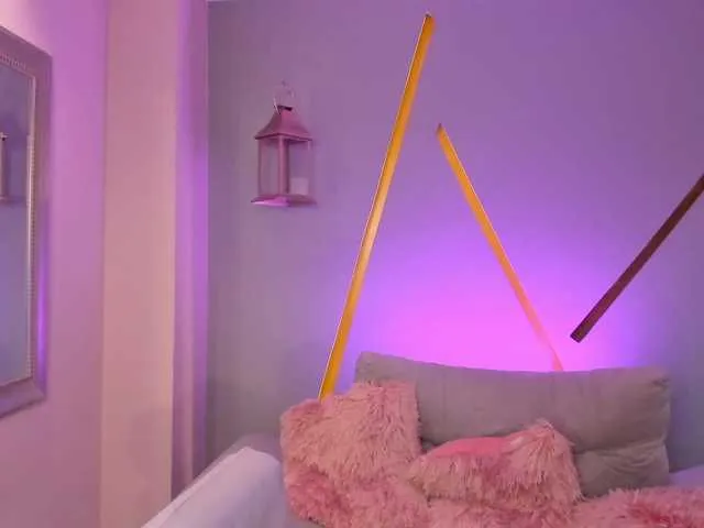 Live sex webcam photo for EmilyGraham #271923310