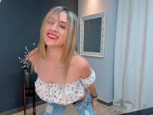 Live sex webcam photo for EmilyGraham #272436474