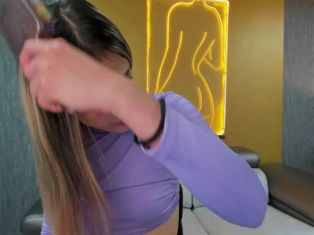 Live sex webcam photo for EmilyGraham #272713125