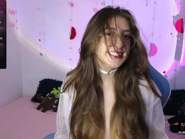 Live sex webcam photo for EmilyHeaven #277693345