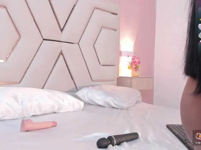 Live sex webcam photo for EmilyJhons #290359196