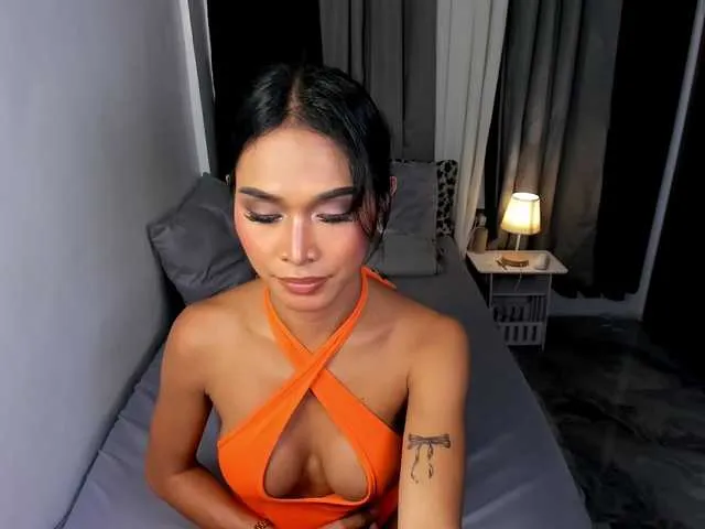 Live sex webcam photo for EmilyLunaa #294112477