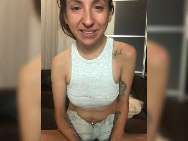 Live sex webcam photo for EmilyMarkuson #274324701