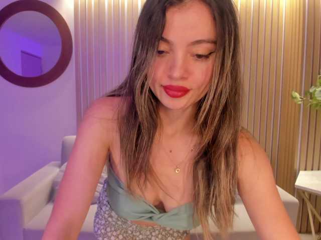 Live sex webcam photo for EmilyMartins #290275115