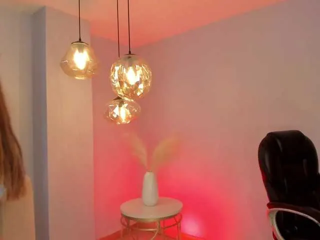 Live sex webcam photo for EmilyMartins #290474770