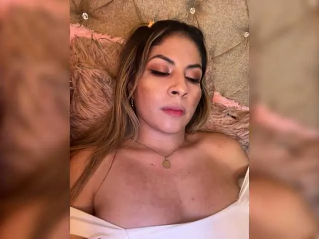 Live sex webcam photo for EmilyMerbu #278022239