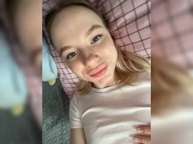 Live sex webcam photo for EmilyMilss #273188106