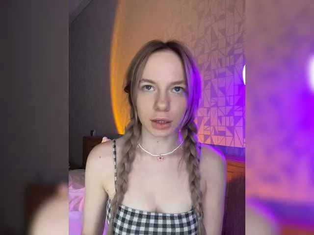 Live sex webcam photo for EmilyMilss #273941841