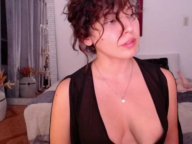 Live sex webcam photo for EmilyPaz #290371300