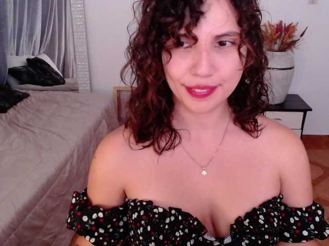 Live sex webcam photo for EmilyPaz #290469349