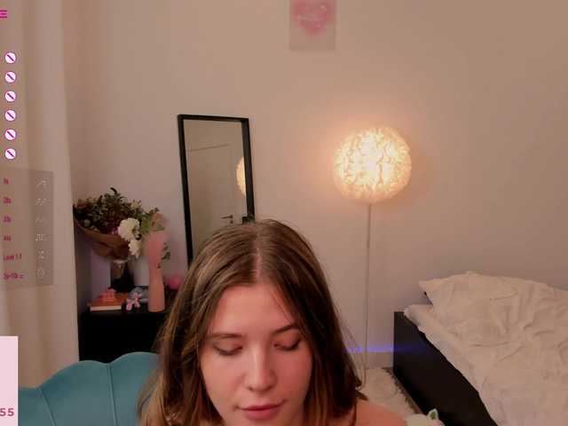 Live sex webcam photo for EmilyRose1 #277629366