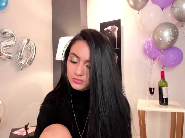 Live sex webcam photo for EmilySunder #272992292