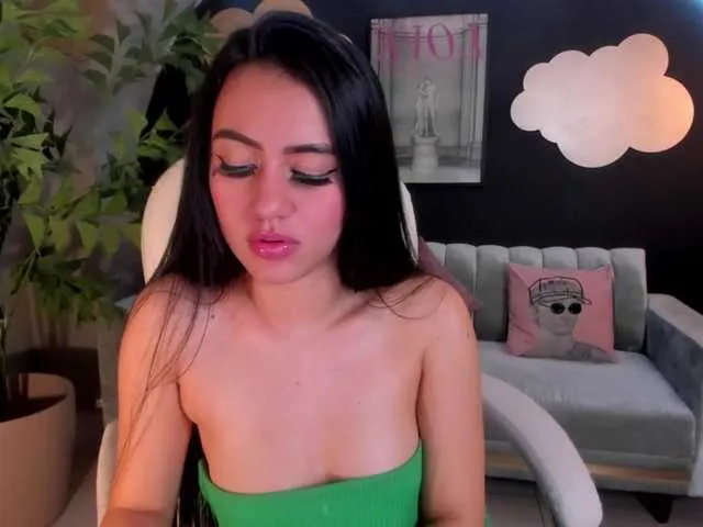 Live sex webcam photo for EmilySunder #273535443