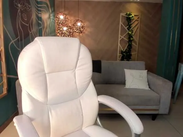 Live sex webcam photo for EmilySunder #273588188
