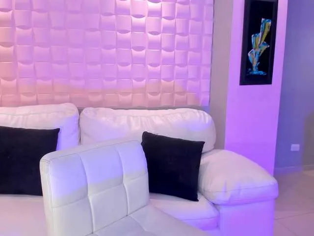Live sex webcam photo for EmilySunder #273705353