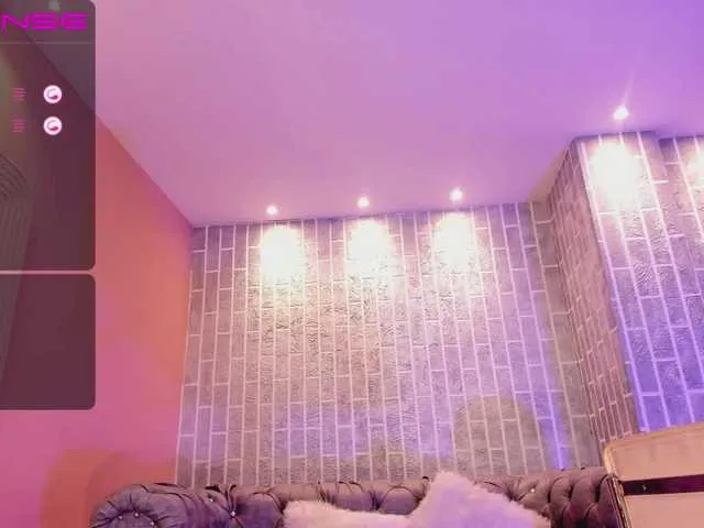 Live sex webcam photo for EmilySunder #273725504