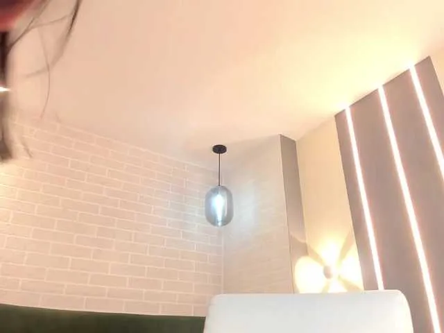 Live sex webcam photo for EmilySunder #274816725