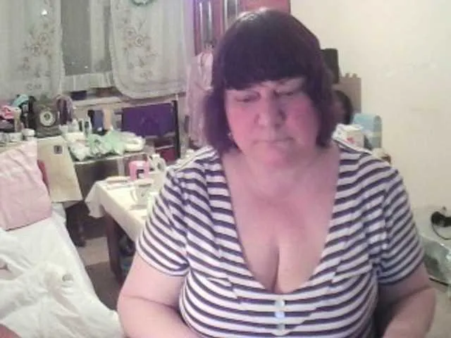 Live sex webcam photo for EmilySweetie #271935411