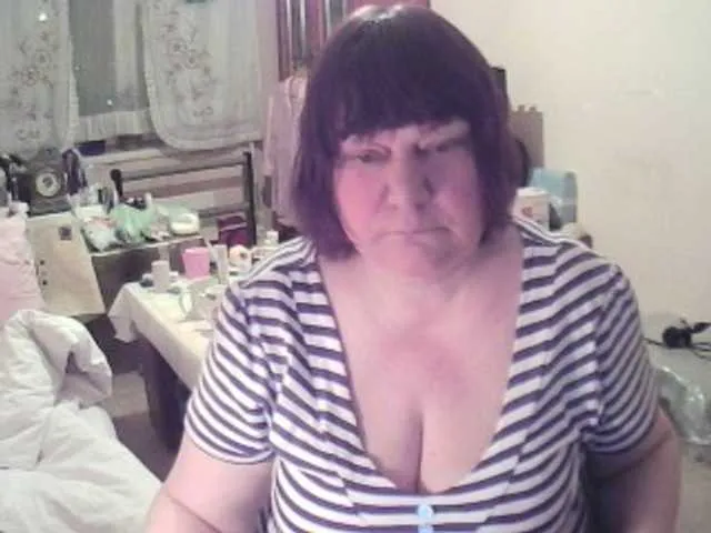 Live sex webcam photo for EmilySweetie #271982559