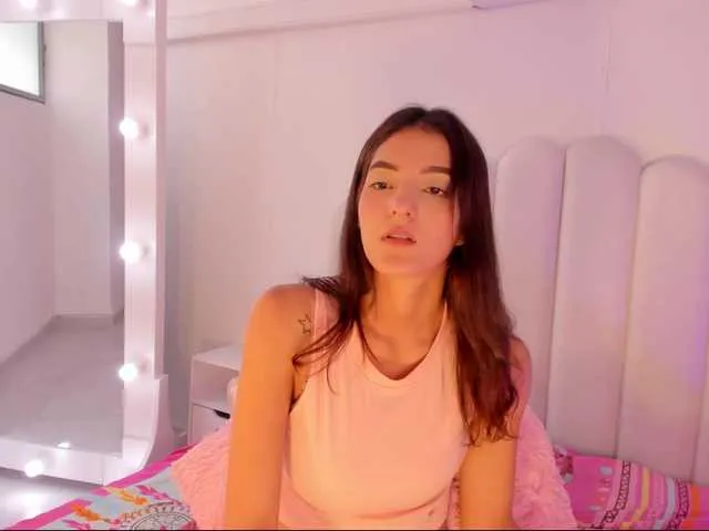 Live sex webcam photo for EmilyVahos #290704870