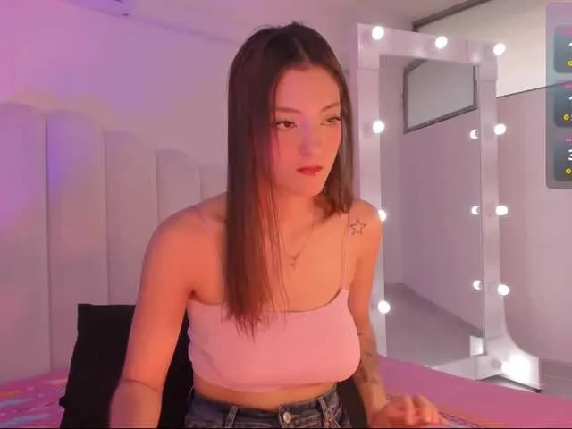 Live sex webcam photo for EmilyVahos #290744044