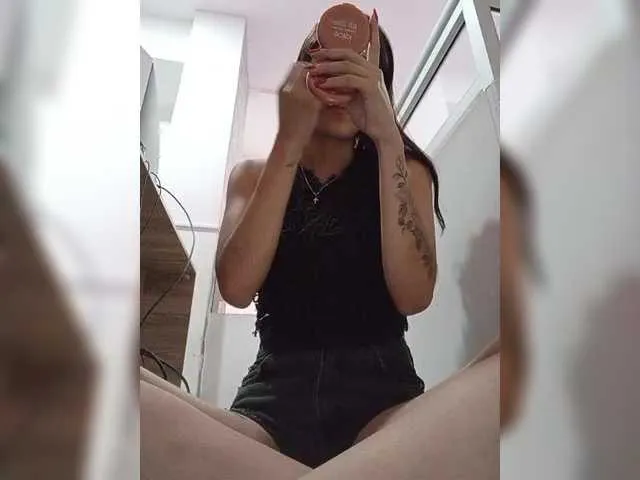 Live sex webcam photo for EmilyVahos #290813446