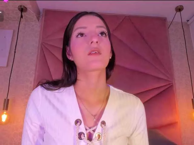 Live sex webcam photo for EmilyVahos #290834143