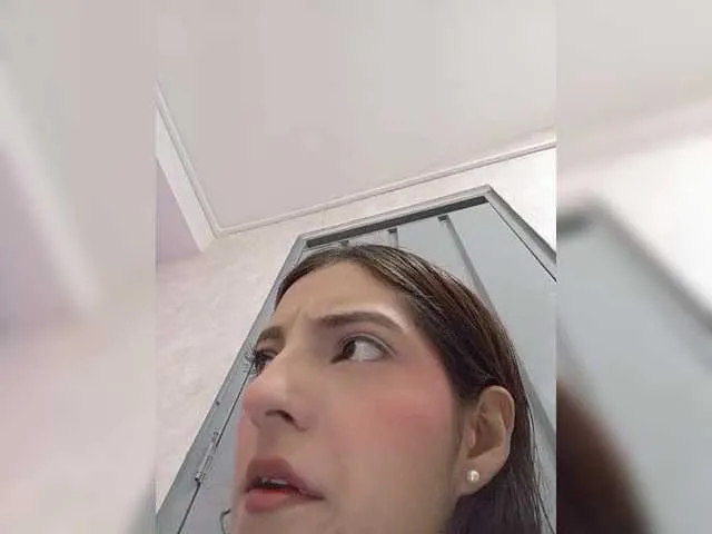 Live sex webcam photo for EmilyVahos #290876177
