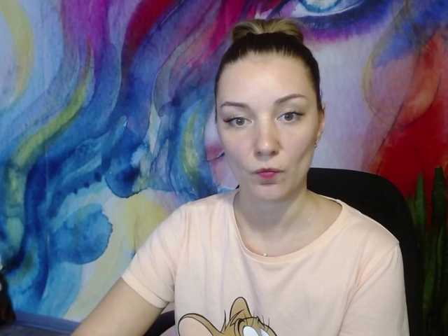 Live sex webcam photo for EmilyWild18 #272863624