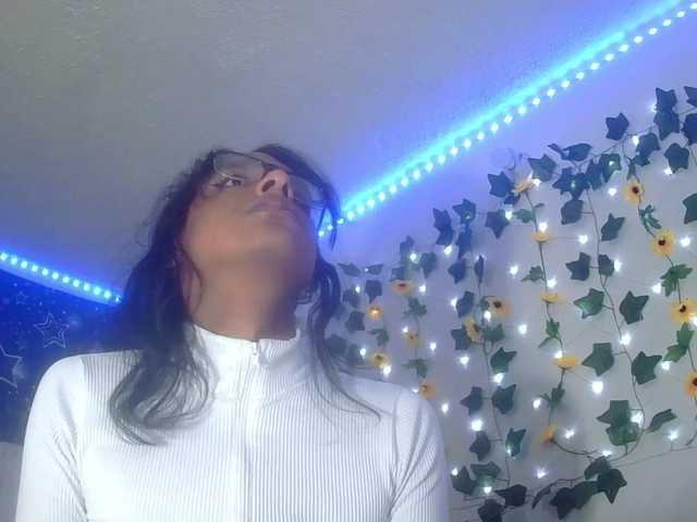 Live sex webcam photo for Emilyadamss #290809261