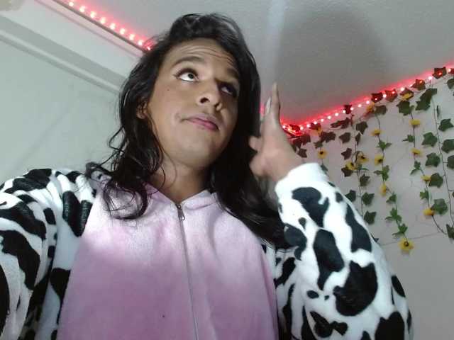 Live sex webcam photo for Emilyadamss #291414097