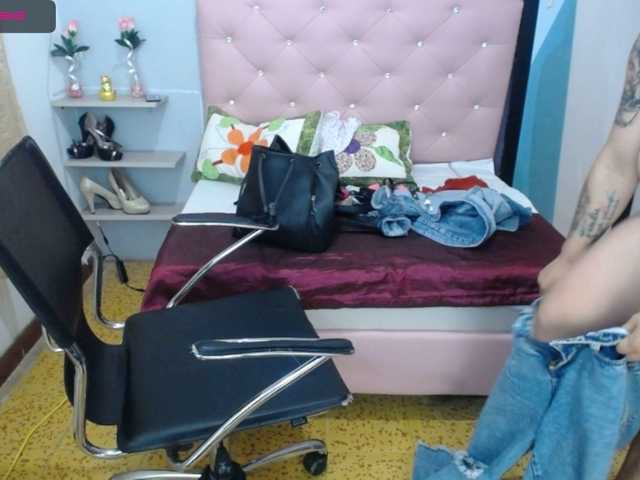 Live sex webcam photo for Emilycaramelo #273336137