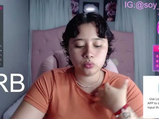 Live sex webcam photo for Emilyhots #272361983