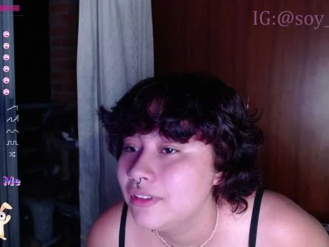 Live sex webcam photo for Emilyhots #272616698