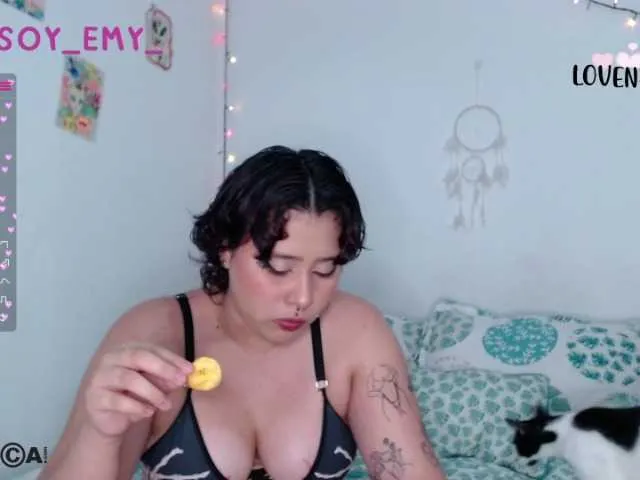 Live sex webcam photo for Emilyhots #272838092