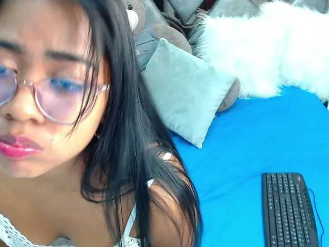 Live sex webcam photo for EmilyJhons #271932888