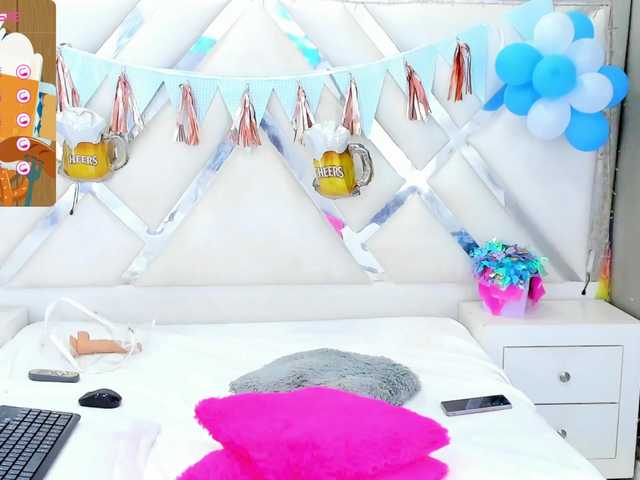 Live sex webcam photo for Emilyjonh #276340217